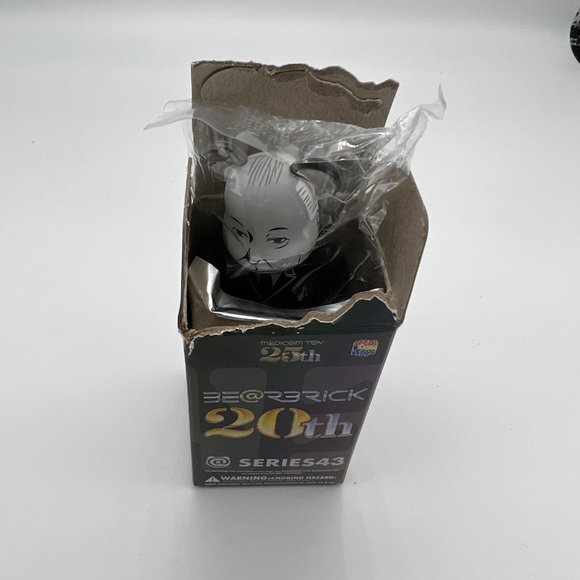 Bearbrick Series 43 Alfred Hitchcock Horror Medicom 100% Figure - Picture 7 of 7